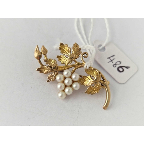 486 - A pearl set vine brooch, 9ct, 4.6 g.