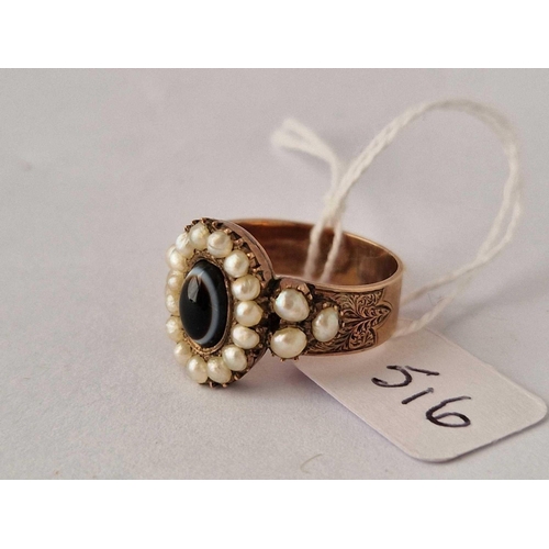 516 - Antique Victorian memorial gold ring set with an oval cluster of pearls with a central banded
agate ... 