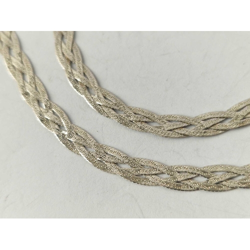 528 - A white gold neck chain, 9ct, 17 inch 5.2 g.