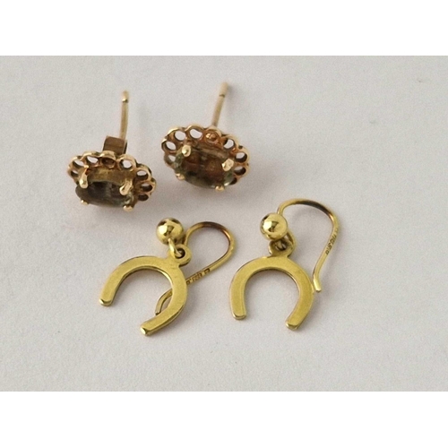 543 - A pair of horse earrings and stone set earrings 9ct