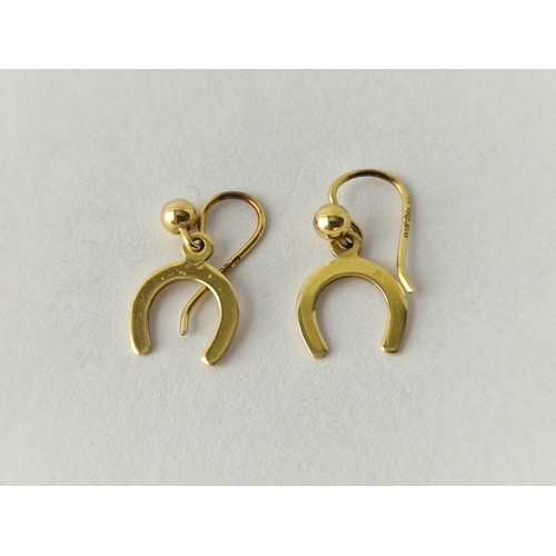 543 - A pair of horse earrings and stone set earrings 9ct