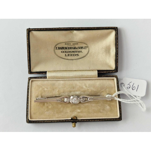 561 - A GOOD ART DECO PLATINUM AND DIAMOND BAR BROOCH WITH FIVE DIAMONDS .50 CARAT 4.8 GMS IN ORIGINAL BOX... 