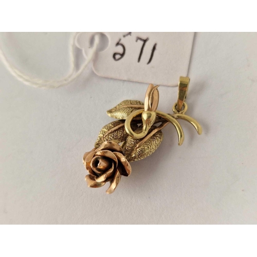 571 - A 14ct gold rose pendant 3 gms