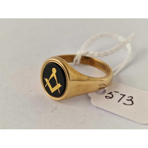 573 - A onyx set masonic signet ring 9ct size X 6.8 gms