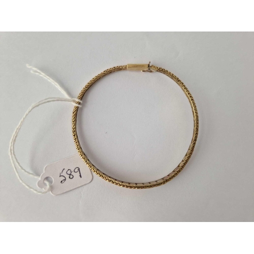 589 - A three colour gold bracelet, 9ct 7 inch, 8 g.