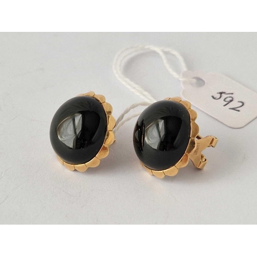 592 - A pair of onyx earrings 14ct, 7.7 g