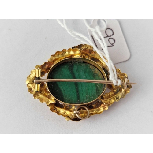 99 - A antique gold mounted malachite brooch 9.7 gms