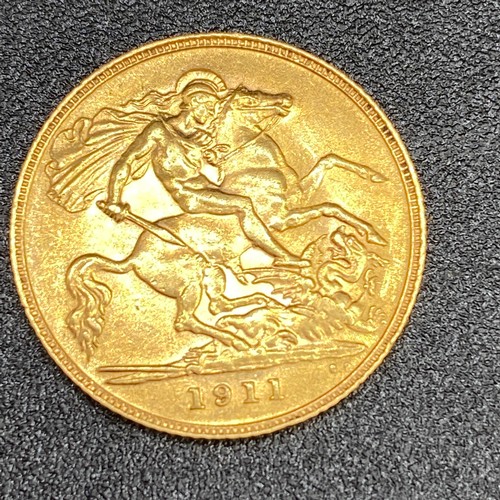 1689 - 1/2 Sovereign