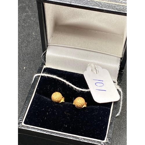 101 - A Pair Of Frosted Ball Stud Earrings 18Ct Gold Boxed