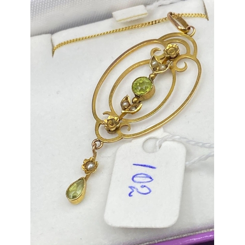 102 - A Peridot Pendant Necklace 9Ct 18 Inch Boxed