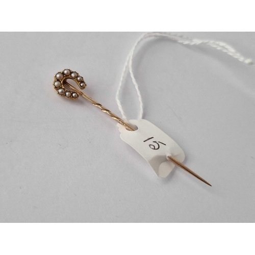 15 - A Gold Horse Shoe Stick Pin Set With Pearls 2.6 Gms