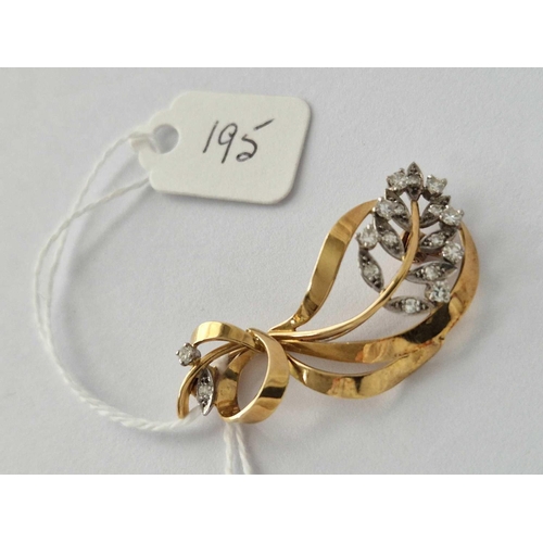 195 - A Floral Brooch With Diamonds 18Ct Gold 5 Gms