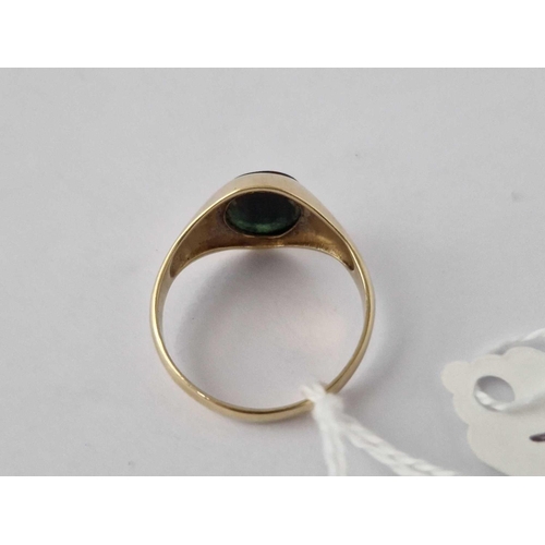 204 - A Onyx Signet Ring With Gold Inlay 10Ct Gold Size V 3.3.Gms