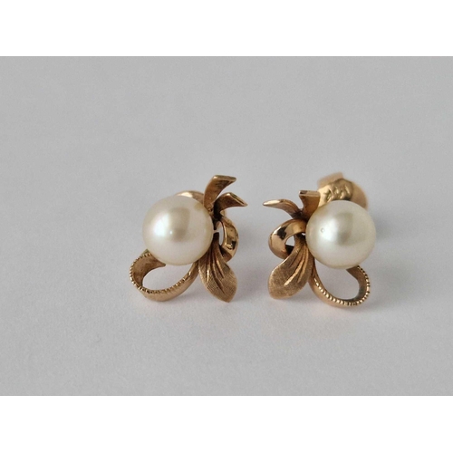 216 - A Pretty Pair Of Pearl Ear Stud 14Ct Gold 3.7 Gms