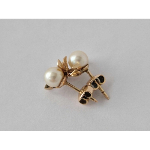 216 - A Pretty Pair Of Pearl Ear Stud 14Ct Gold 3.7 Gms