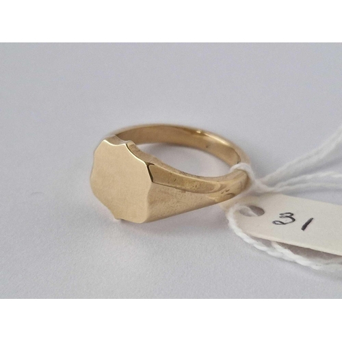 31 - A Good Heavy Gents Signet Ring 9Ct Size X 9 Gms