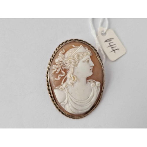 644 - A Silver Mounted Cameo Brooch