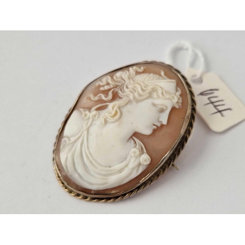 644 - A Silver Mounted Cameo Brooch