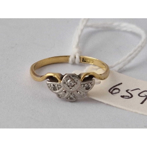 659 - A Diamond Fan Shaped Ring 18Ct Gold Size L