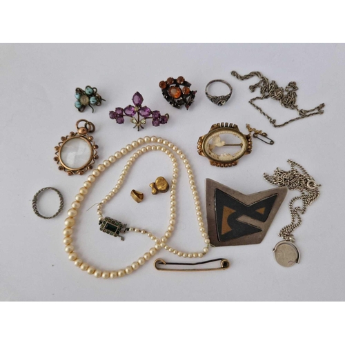 663 - A Box Containing Assorted Antique Jewellery Items Suitable For Jewellery Repairs