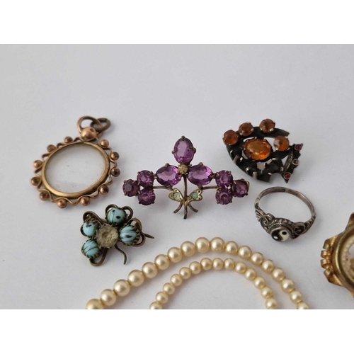 663 - A Box Containing Assorted Antique Jewellery Items Suitable For Jewellery Repairs