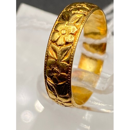 70 - A Vintage Floral Embossed 22Ct Band Ring Size M  4.3G