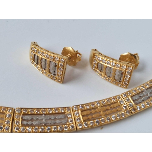 132 - A Impressive High Carat Gold Suite Of Jewellery All Set With Diamonds Comprising 25 Panel Necklace A... 