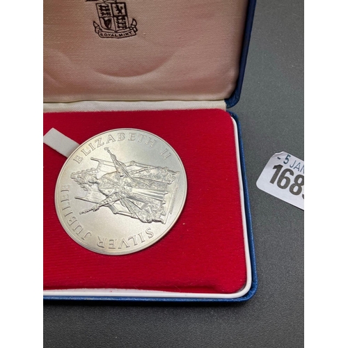 1689 - A 1977 Elizabeth II Silver Proof Jubilee Medal - 37G (Boxed)