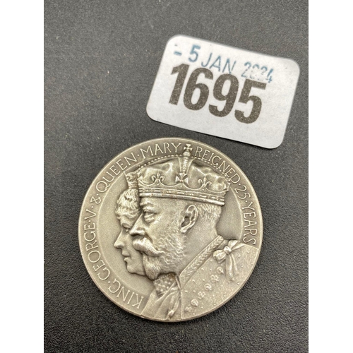 1695 - A 1935 Silver Jubilee Henley On Thames Medal