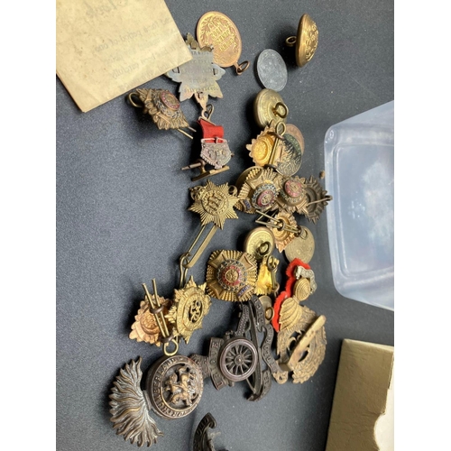 1699 - A Tub Old Cap Badges & Buttons Etc