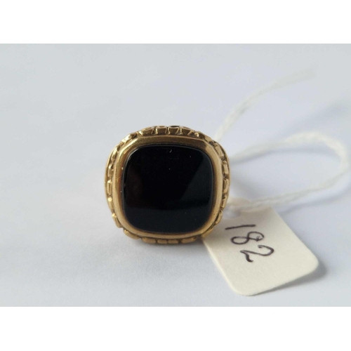 182 - A Onyx Gents Signet Ring 9Ct Size T 8 Gms