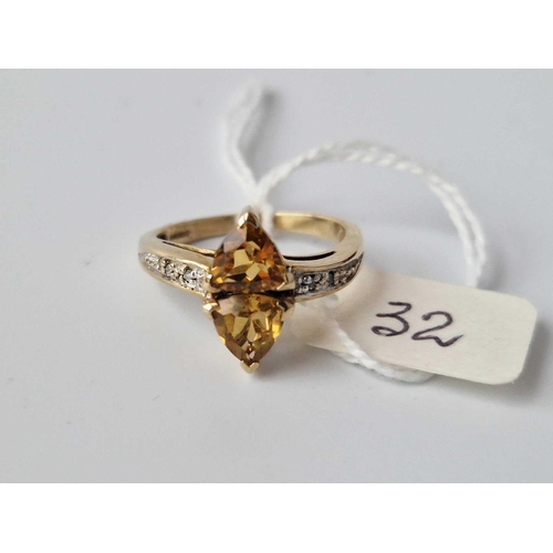 32 - A Citrine And Diamond Heart Ring 9Ct Size N