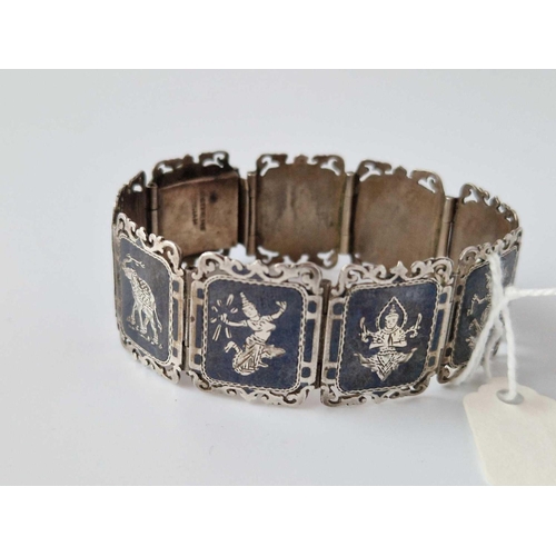 706 - A Siamese Silver Bracelet, 29 G.