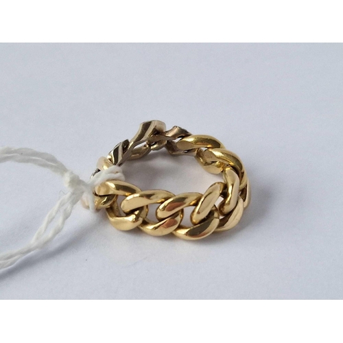 88 - A Curb Link Ring Set With Diamonds 18Ct Gold Size K 7.7 Gms