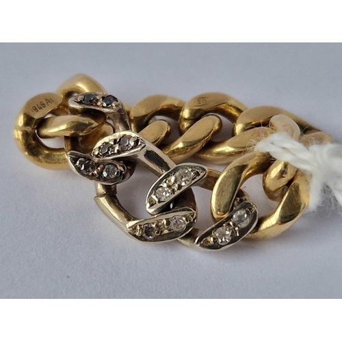 88 - A Curb Link Ring Set With Diamonds 18Ct Gold Size K 7.7 Gms