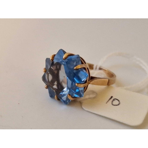 10 - A Large Blue Stone Ring 9Ct Size O 7 Gms