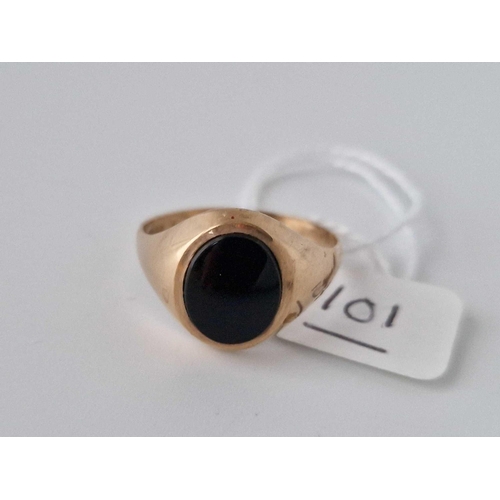 101 - A Black Onyx Signet Ring 9Ct Size Z 3.8 Gms