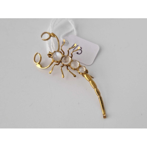 113 - A Scorpion Design Moonstone Brooch Set In Gold 2,4 Gms