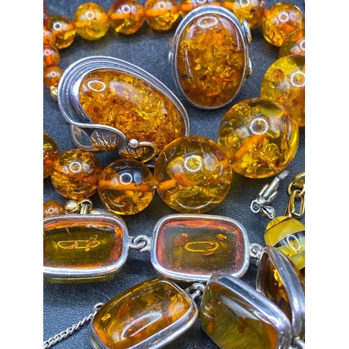 118 - A Quantity Of Amber And Silver Set Jewellery