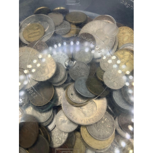 1224 - Tub Of Coins And Crowns