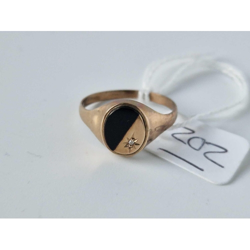 202 - A Onyx And Diamond Signet Ring 9Ct Size S 2 Gms