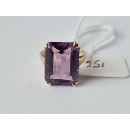 251 - A High Carat Gold And Amethyst Ring Size I 3.6 Gms