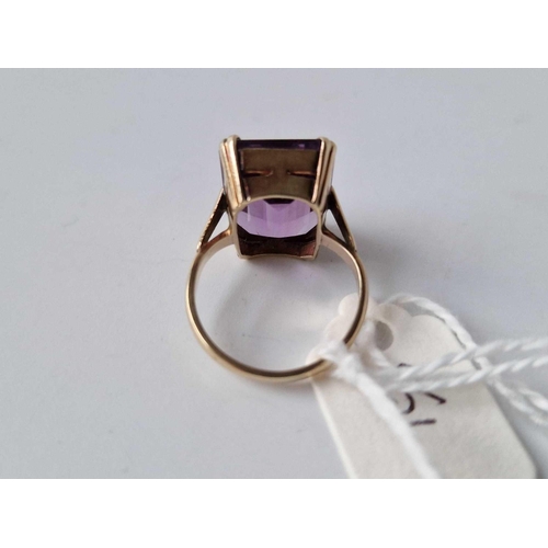 251 - A High Carat Gold And Amethyst Ring Size I 3.6 Gms