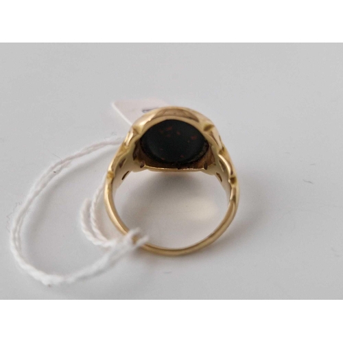 289 - A Gents Blood Stone Ring 18Ct Gold Size R 8.1 Gms