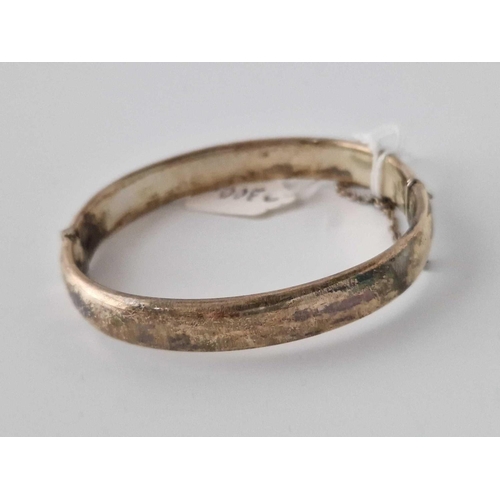 300 - A Silver Hinged Bangle