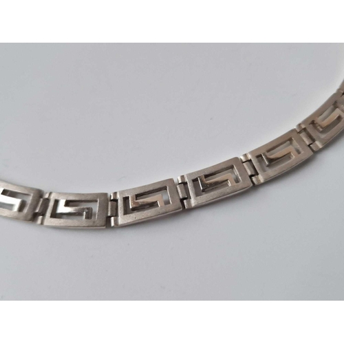 339 - A Silver Greek Key Pattern Necklace 16 Inch 43 Gms