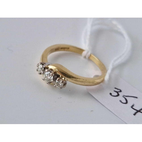 354 - A Three Stone Diamond Cross Over Ring 18Ct Gold Size N