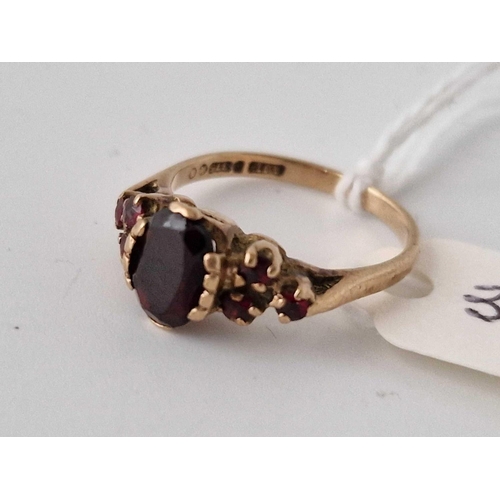 375 - A Garnet Ring 9Ct Size L 2.8 Gms