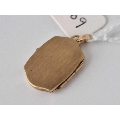 389 - A 9Ct Locket 1.8 Gms