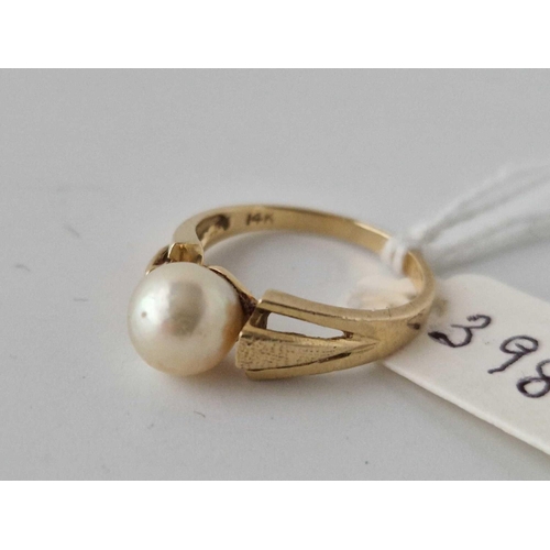 398 - A Pearl Set Ring 14Ct Gold Size N 3.2 Gms